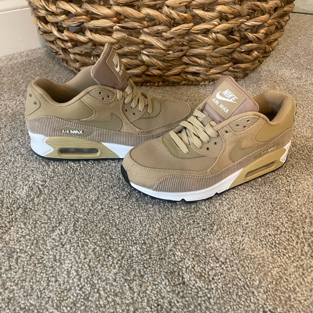 Womens 7 Unique tan Corduroy Air Max 90